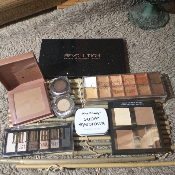 All new makeup bundle - Picture 3 of 5